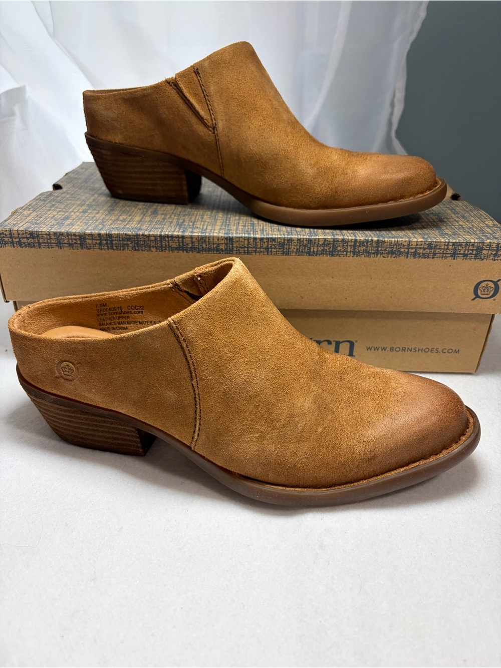 7.5 Born SHAYA Women's Tan/Camel Suede Slip-On Heeled bootie mules